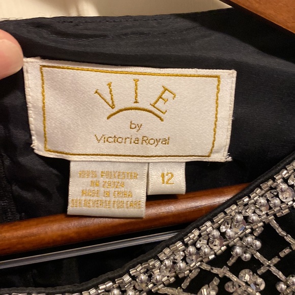 Black and silver sequined/beaded formal top - Picture 2 of 5